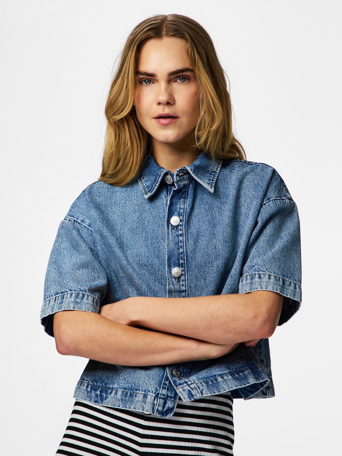 model_shot-front